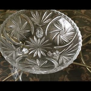 Decorative pedestal bowl